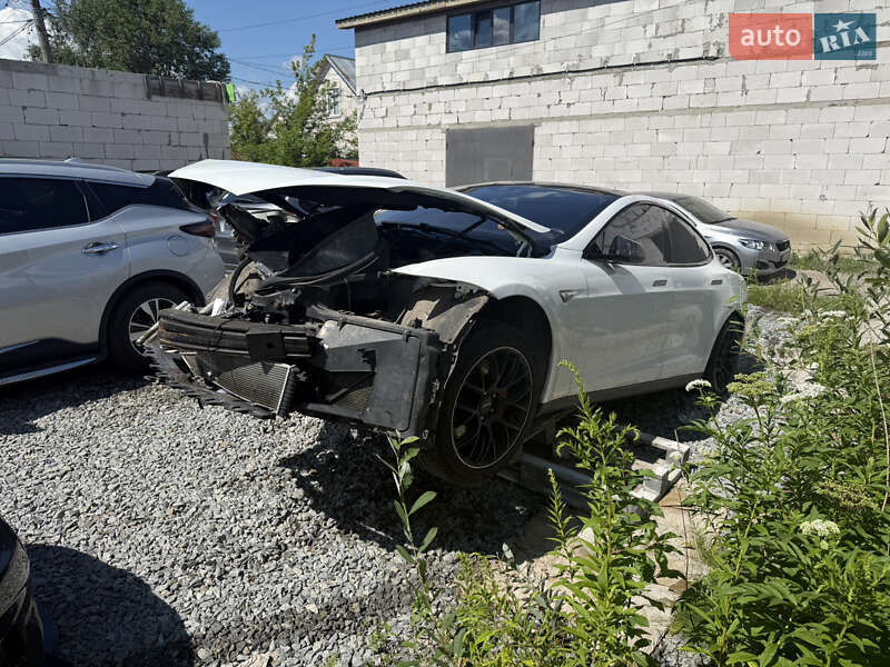 Tesla Model S 2014