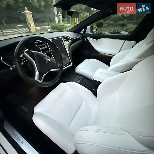 Лифтбек Tesla Model S 2018 в Черновцах