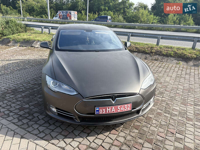 Ліфтбек Tesla Model S 2014 в Миргороді