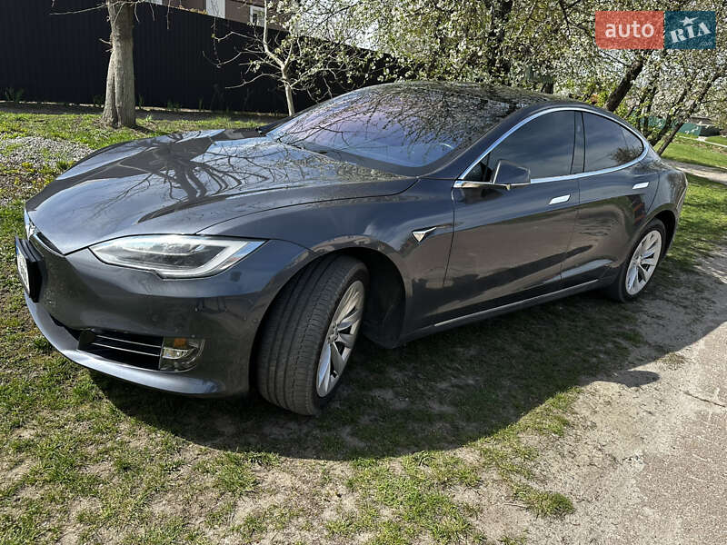 Лифтбек Tesla Model S 2018 в Киеве