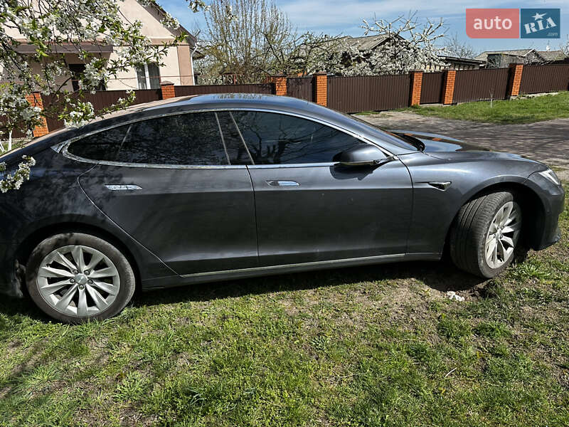 Лифтбек Tesla Model S 2018 в Киеве