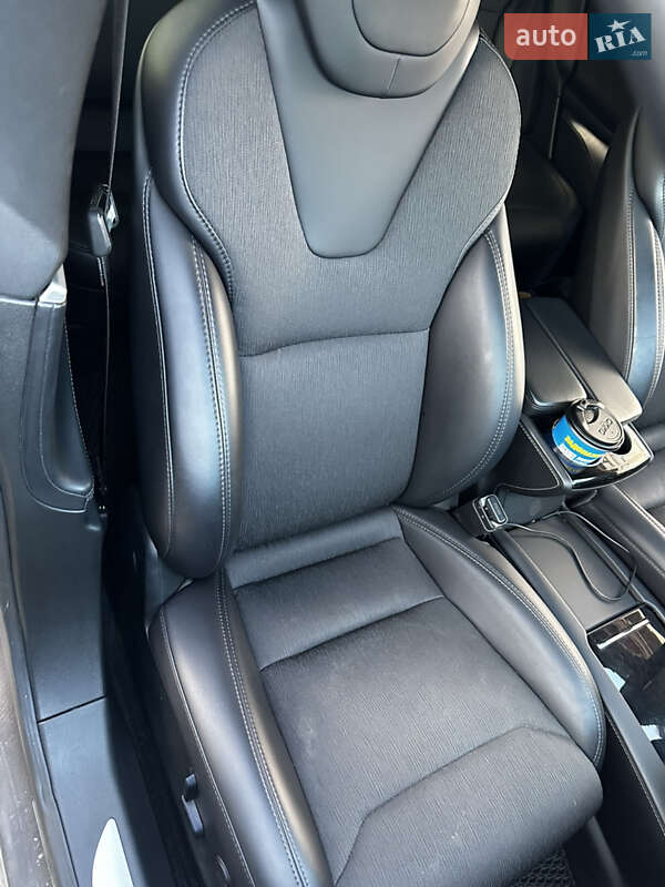 Лифтбек Tesla Model S 2018 в Киеве