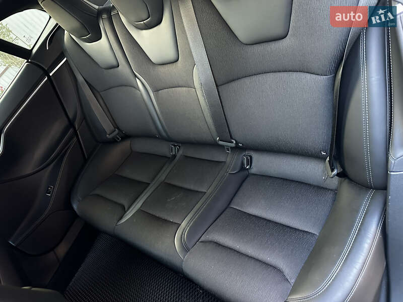 Лифтбек Tesla Model S 2018 в Киеве
