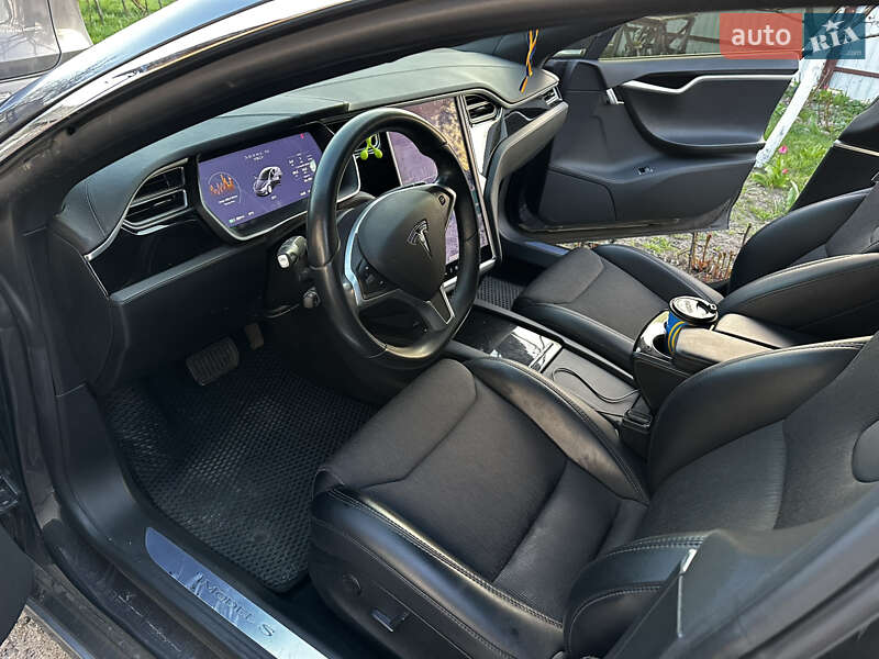 Лифтбек Tesla Model S 2018 в Киеве