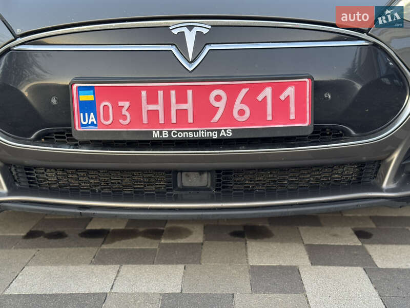 Лифтбек Tesla Model S 2015 в Ровно