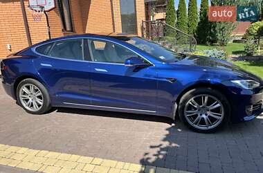 Лифтбек Tesla Model S 2020 в Виннице