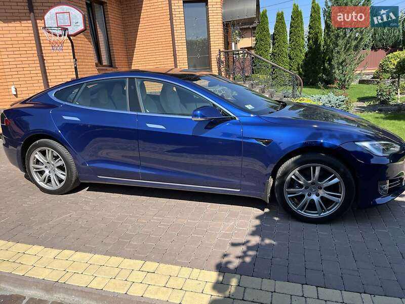 Лифтбек Tesla Model S 2020 в Виннице