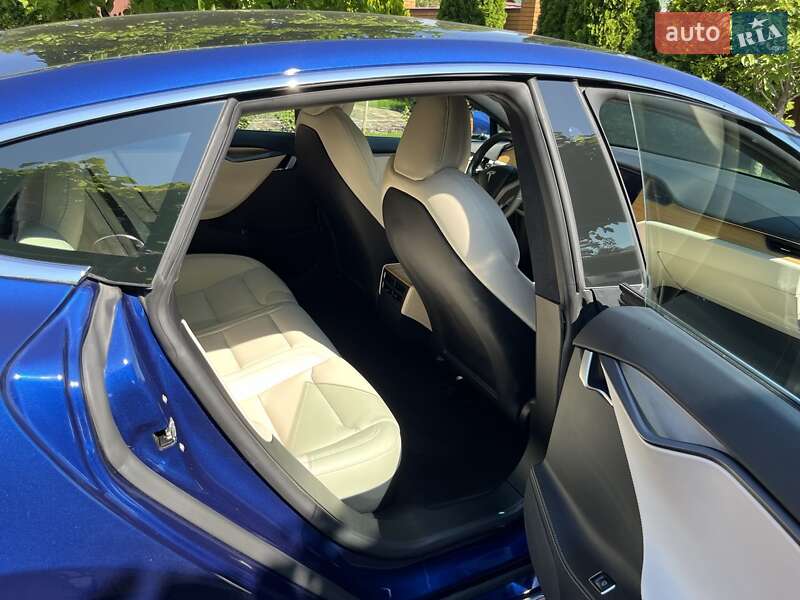 Лифтбек Tesla Model S 2020 в Виннице