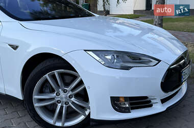 Лифтбек Tesla Model S 2015 в 