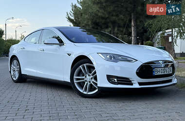 Лифтбек Tesla Model S 2015 в 