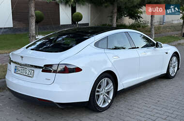 Лифтбек Tesla Model S 2015 в 
