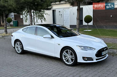 Лифтбек Tesla Model S 2015 в 