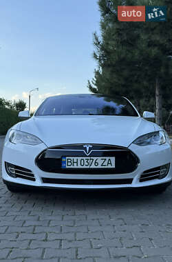 Лифтбек Tesla Model S 2015 в 