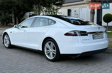 Лифтбек Tesla Model S 2015 в 