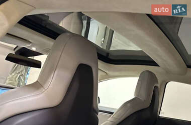 Лифтбек Tesla Model S 2015 в 