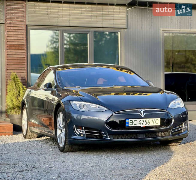 Tesla Model S 2015