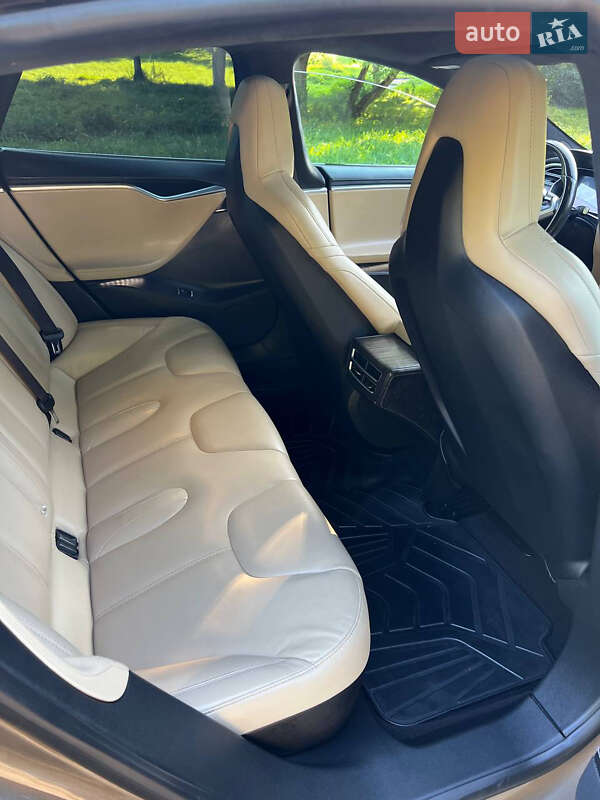 Лифтбек Tesla Model S 2015 в Ровно
