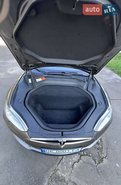 Лифтбек Tesla Model S 2015 в 
