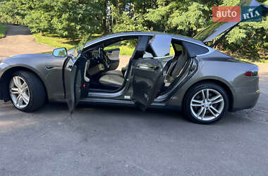 Лифтбек Tesla Model S 2015 в 