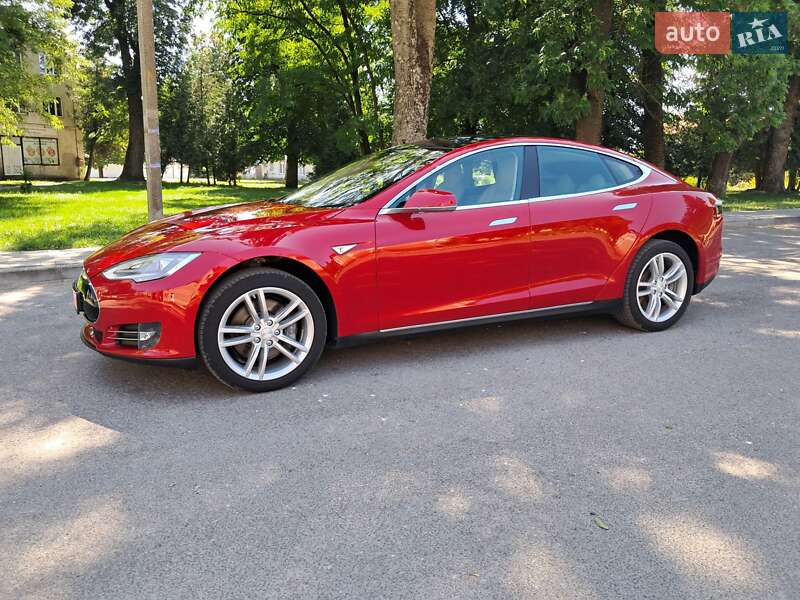 Лифтбек Tesla Model S 2014 в Радехове