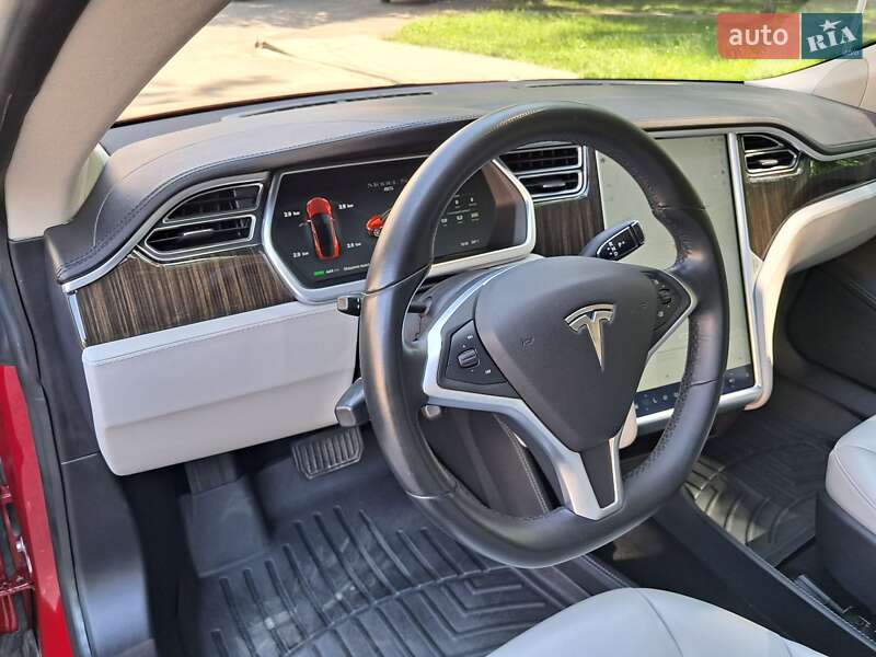 Лифтбек Tesla Model S 2014 в Радехове