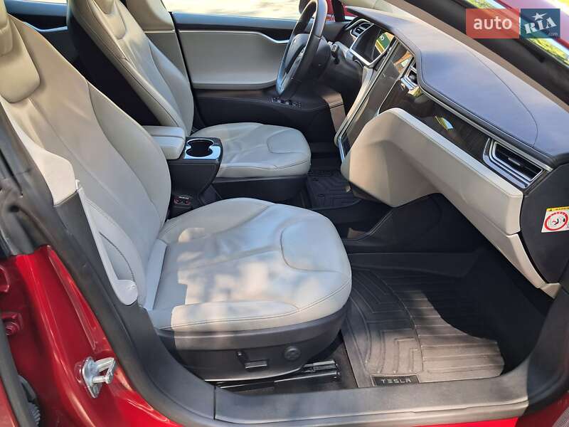 Лифтбек Tesla Model S 2014 в Радехове
