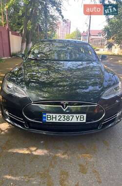 Tesla Model S 2014