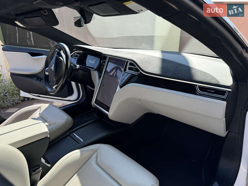 Лифтбек Tesla Model S 2016 в Ивано-Франковске