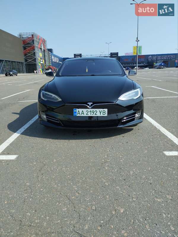 Лифтбек Tesla Model S 2017 в Киеве