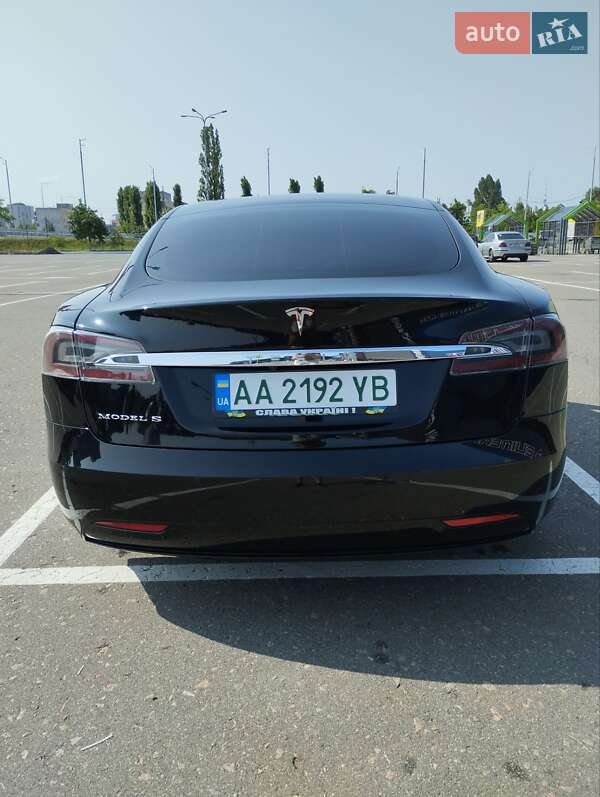 Лифтбек Tesla Model S 2017 в Киеве