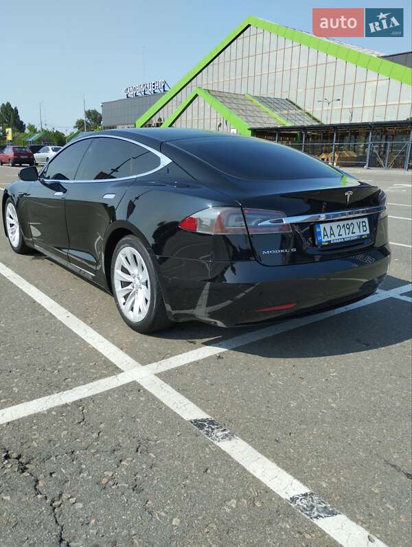 Лифтбек Tesla Model S 2017 в Киеве