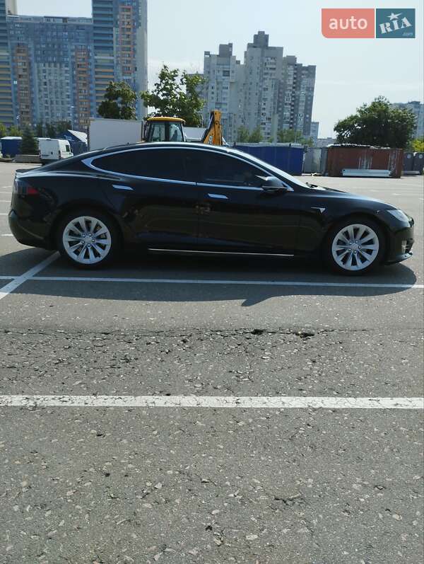 Лифтбек Tesla Model S 2017 в Киеве