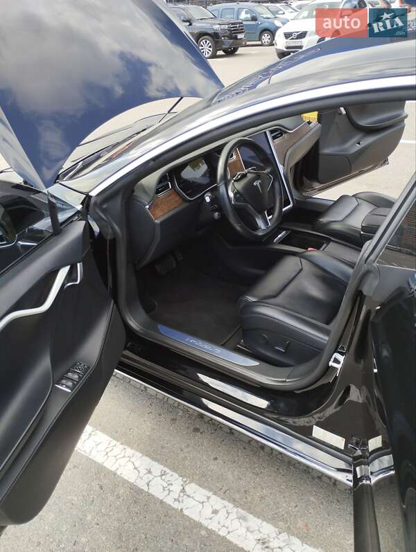 Лифтбек Tesla Model S 2017 в Киеве
