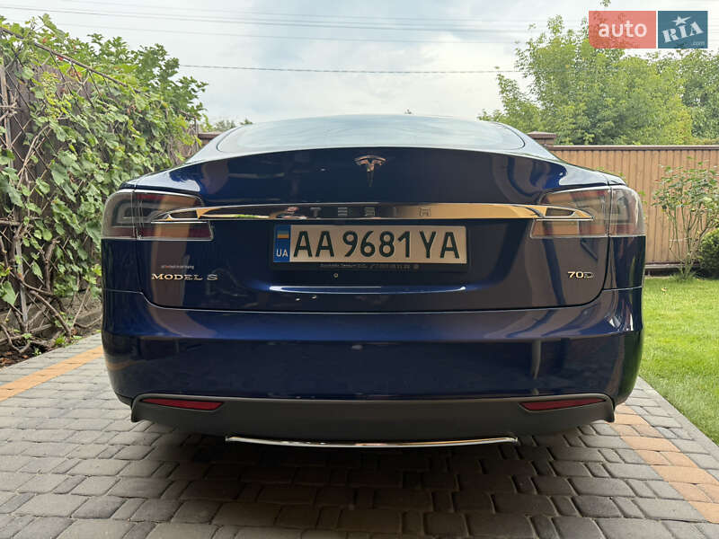 Лифтбек Tesla Model S 2015 в Киеве фото 5 Лифтбек Tesla Model S 2015 в Киеве