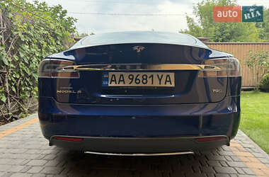 Лифтбек Tesla Model S 2015 в 