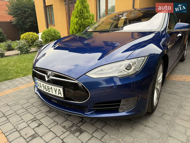 Лифтбек Tesla Model S 2015 в Киеве фото 7 Лифтбек Tesla Model S 2015 в Киеве