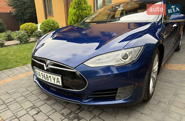 Лифтбек Tesla Model S 2015 в 