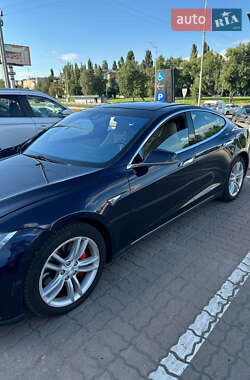Лифтбек Tesla Model S 2015 в 