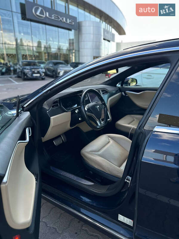 Лифтбек Tesla Model S 2015 в Киеве