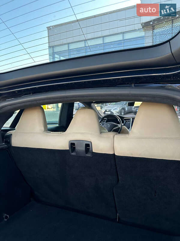 Лифтбек Tesla Model S 2015 в Киеве