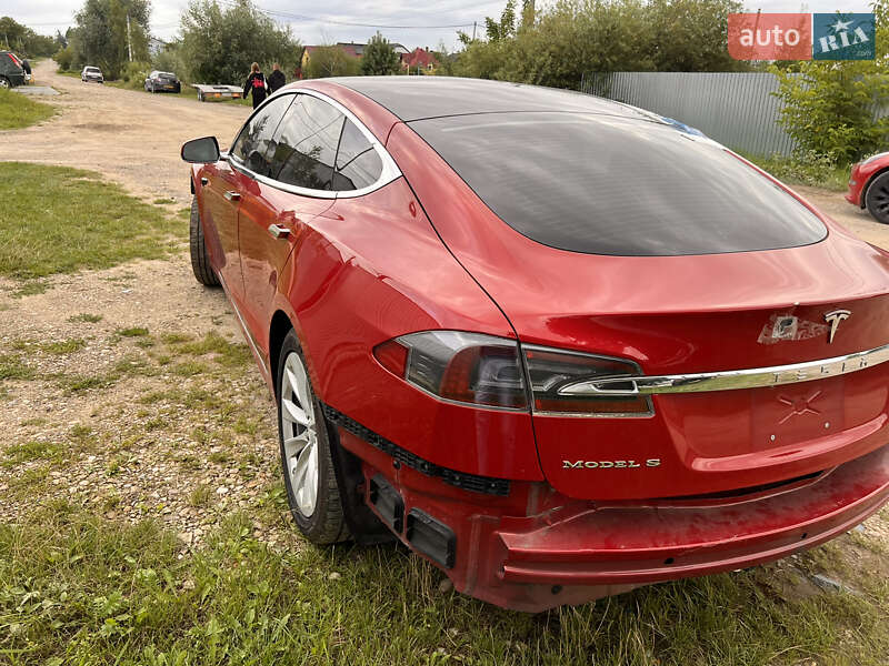 Лифтбек Tesla Model S 2018 в Самборе
