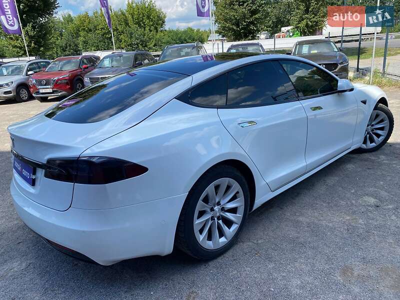 Лифтбек Tesla Model S 2018 в Виннице