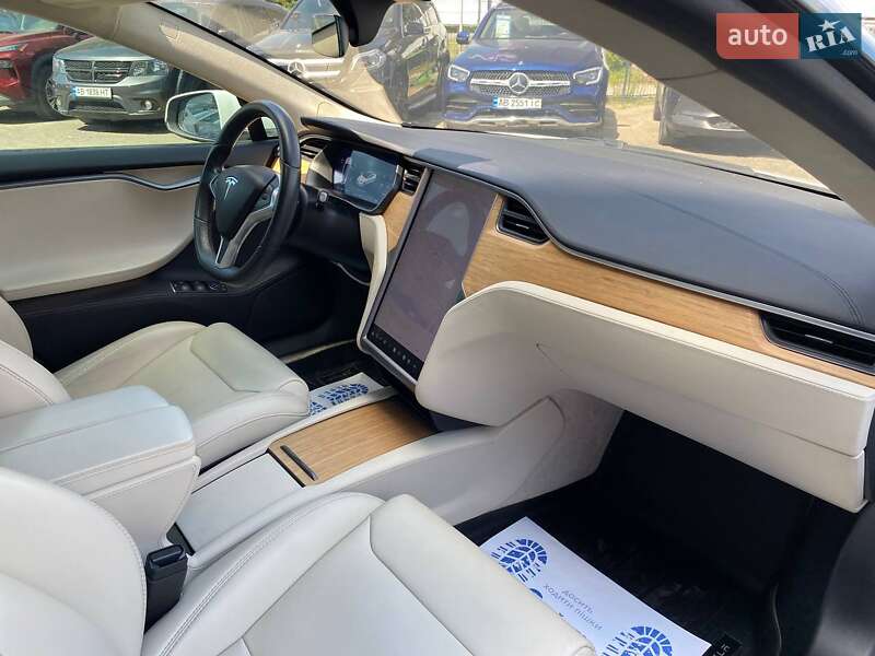 Лифтбек Tesla Model S 2018 в Виннице