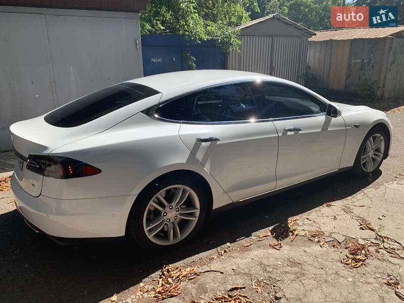 Лифтбек Tesla Model S 2015 в Одессе
