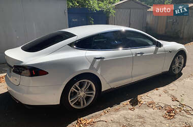 Лифтбек Tesla Model S 2015 в 