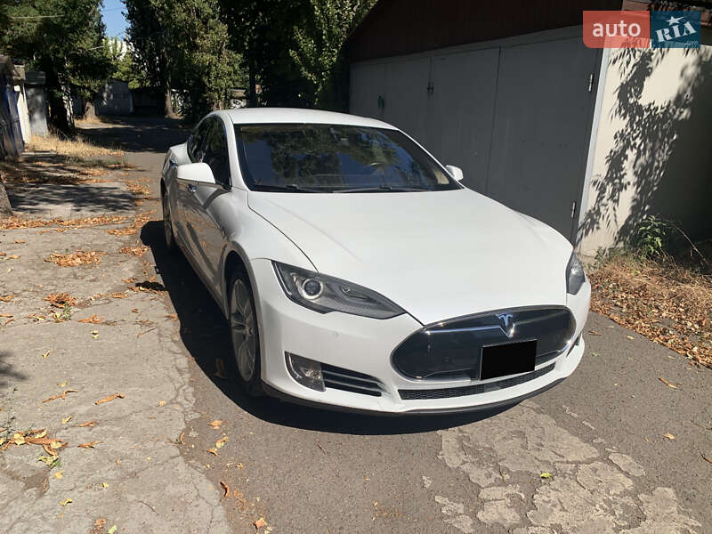 Лифтбек Tesla Model S 2015 в Одессе