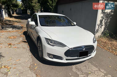 Лифтбек Tesla Model S 2015 в 