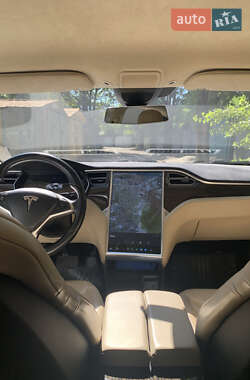 Лифтбек Tesla Model S 2015 в 