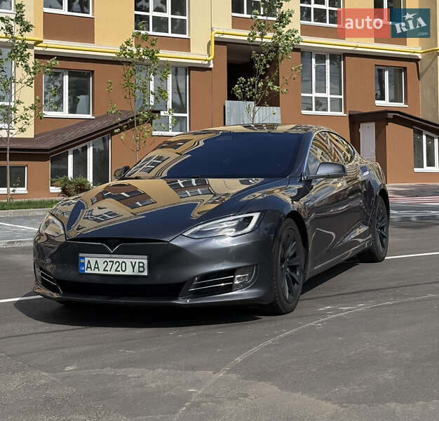 Лифтбек Tesla Model S 2017 в 