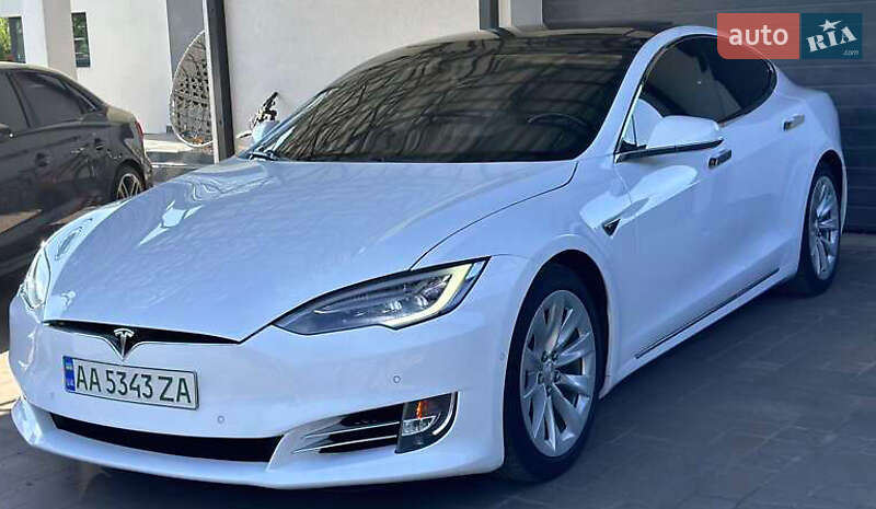 Лифтбек Tesla Model S 2016 в Кропивницком